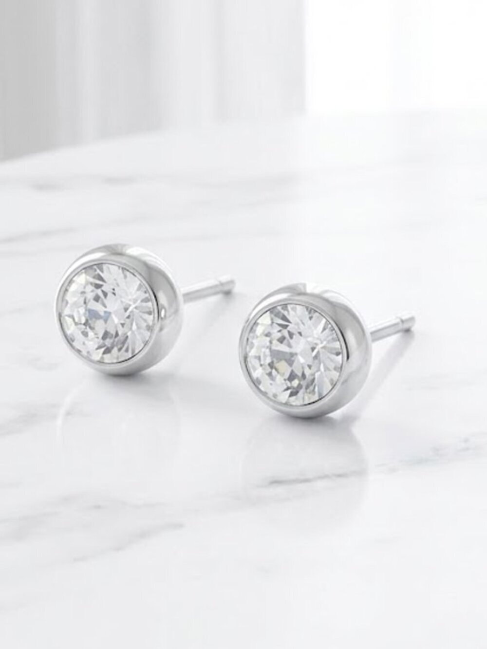 Ladies Round Pendant Earrings  